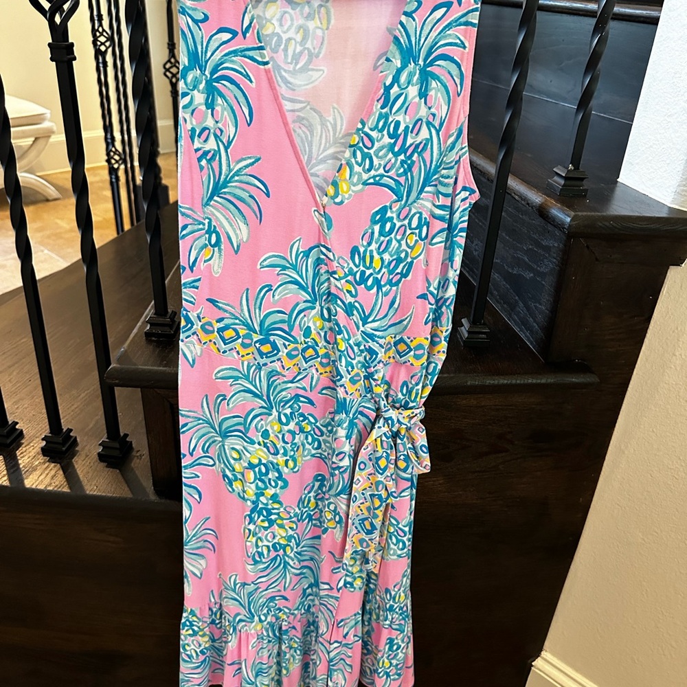 Lilly Pulitzer NWOT midi dress M
39 1/2 shoulder to hem